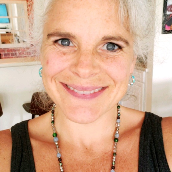 Meet your Posher, Kimberly - Picture 1 of 1